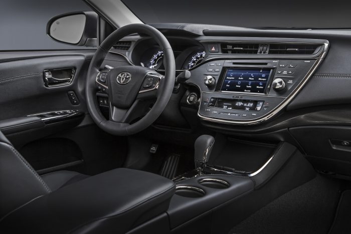 2015CAS_2016_Toyota_Avalon_006