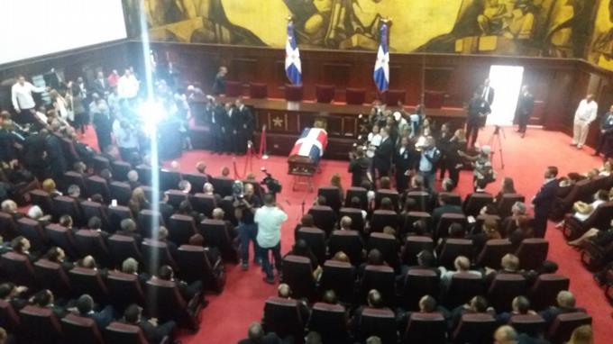 el-congreso-rinde-honores-ante-restos-de-hatuey-de-camps-destacan-sus-iniciativas-legislativas (1)