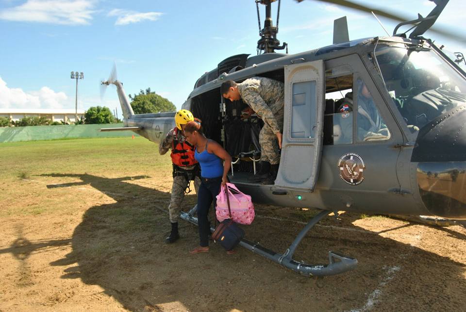 familiares-de-la-rescatada-en-el-aguacate-provincia-duarte