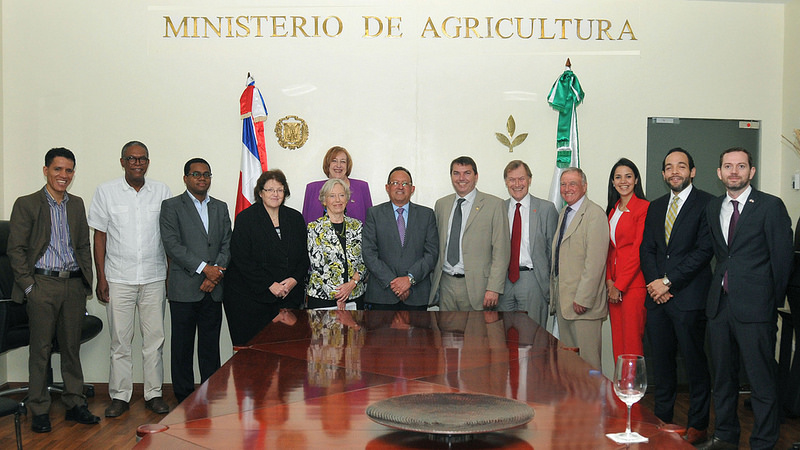 ministro-de-agriculltura-y-delegacion-del-reino-unido-2