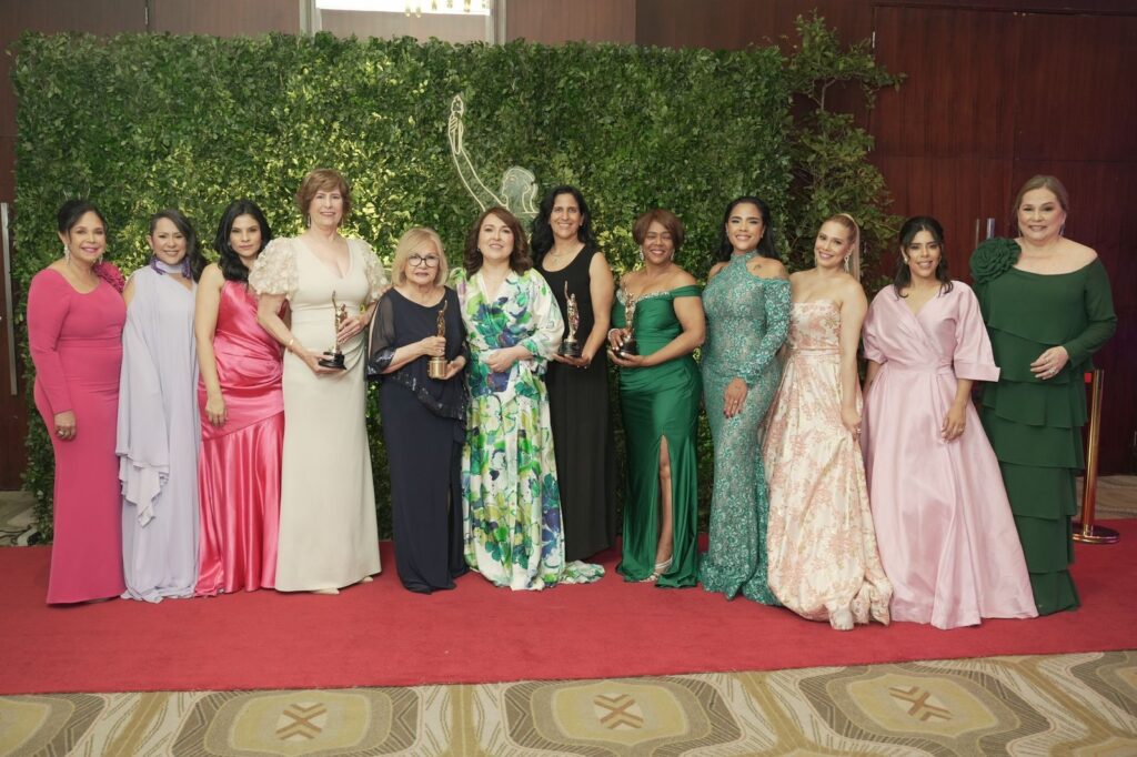 Adalgisa Pantaleón, Neni Pion, Glenus Abréu, Rosa García, Milady de Cabral, Emelyn baldera, Thais Herrera, Fanny Zuleika, Martha Herrera,Cinthia Montero,Nayade Maceo y Jatnna Tavárez.